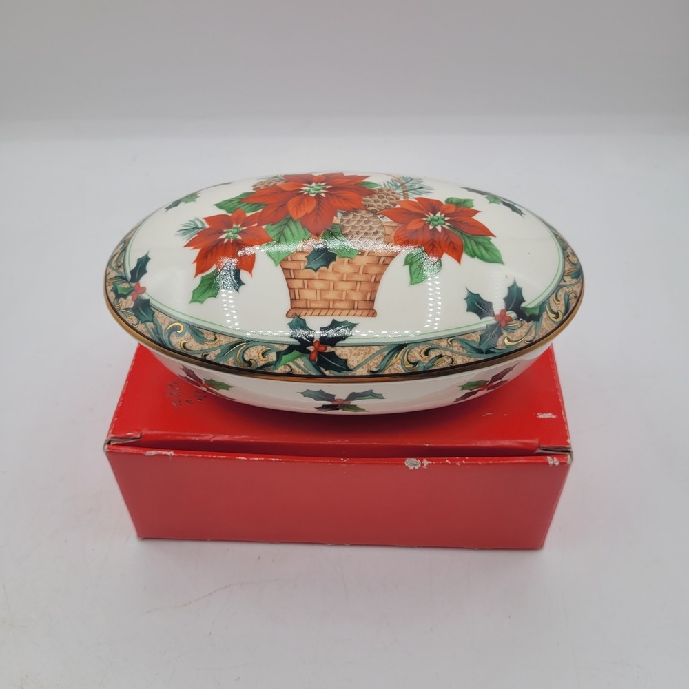 NIB Mikasa Christmas Poinsettia Basket Pine Cone Oval Trinket‎ Box 6 1/2" x 4"